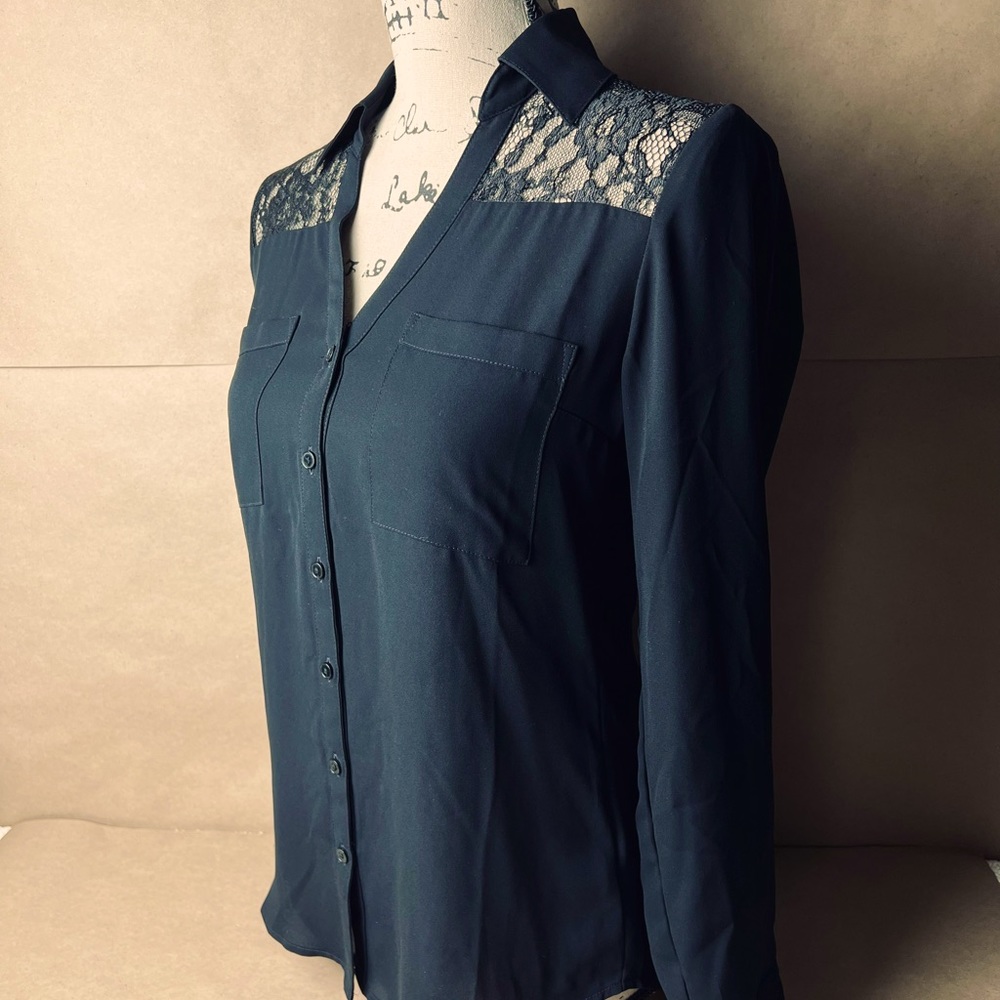 🛍Pre-Loved Express button up with Lacy shoulder area - Picture 2 of 14